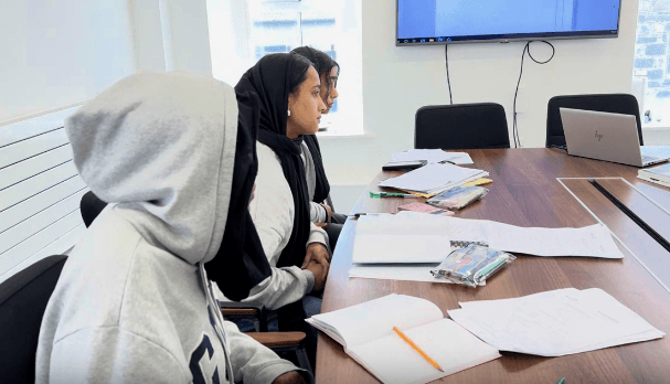 Tutoring session with students